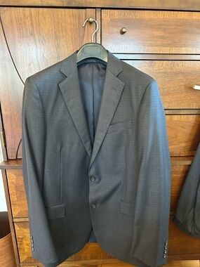 Brooks Brothers Men's Charcoal Suit